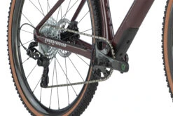 BMC URS 01 THREE - Carbon Gravel Bike - 2023 - Prune / Wit 25 BMC URS 01 THREE - Carbon Gravel Bike - 2023 - Prune / Wit -Fietswereld Winkels urs 01 three detail 04 1412773